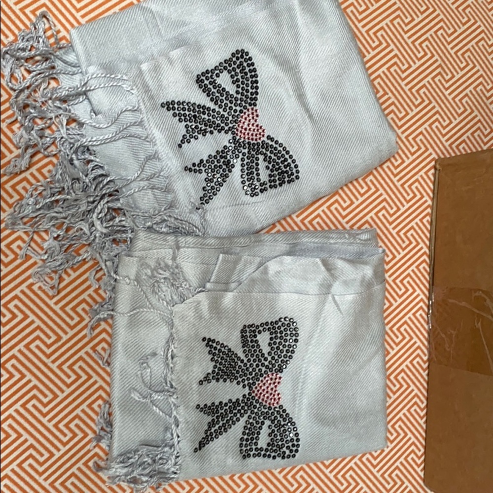 Light grey scarf
